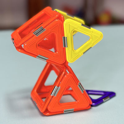 Magnetische tegels met veelzijdige vormen voor dieren en planten