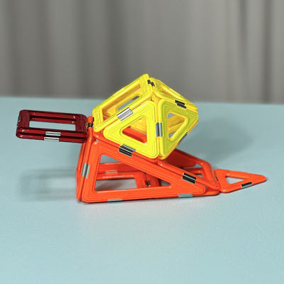 Magnetische tegels met veelzijdige vormen voor dieren en planten