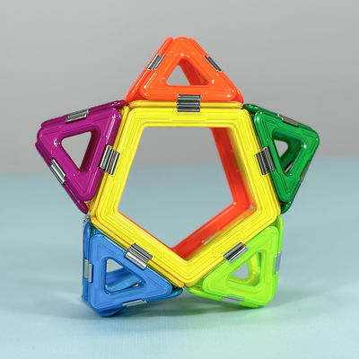 Geometrische magnetische bouwstenen, kleurrijke magnetische tegels stervormen